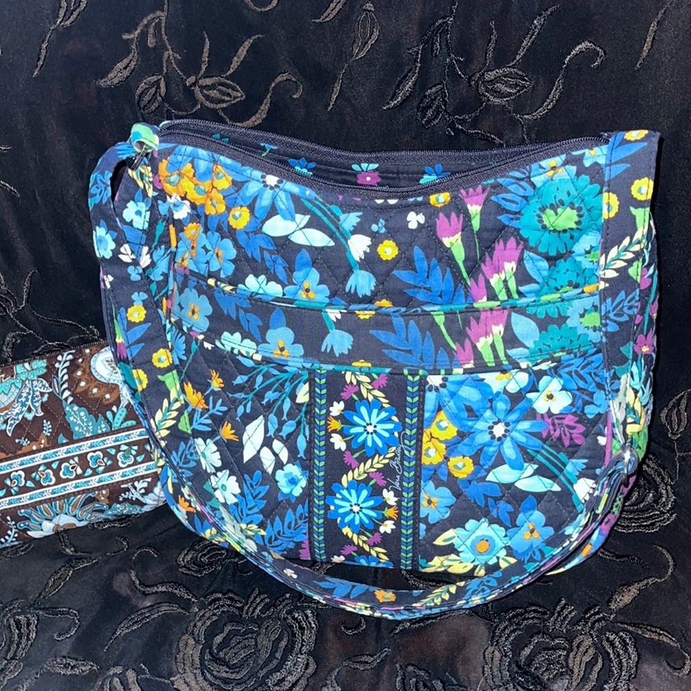Vera Bradley hand bag with small Cosmetic